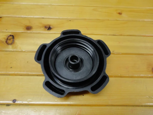 SKI DOO MOTO SKI GAS CAP BLIZZARD FORMULA MACH1 SAFARI - Image 3